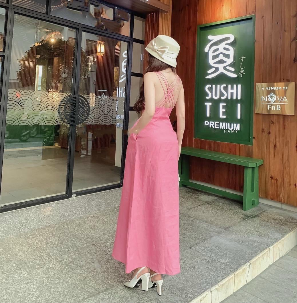 Váy đầm lụa dây đan lưng thiết kế đính nút xẻ tà (có mút)