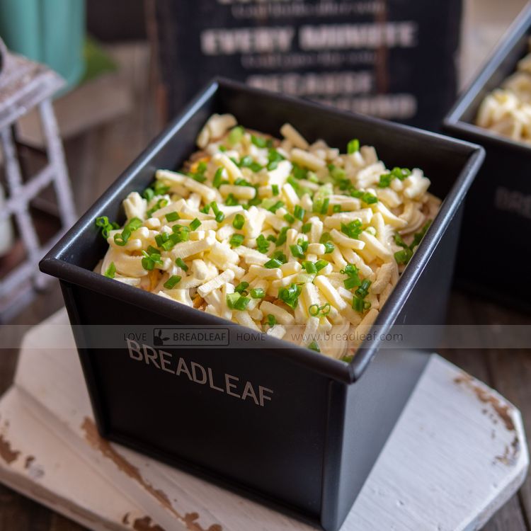Khuôn Bánh Mì Gối Vuông Breadleaf 450gr (Tặng Kèm 1 Nắp)