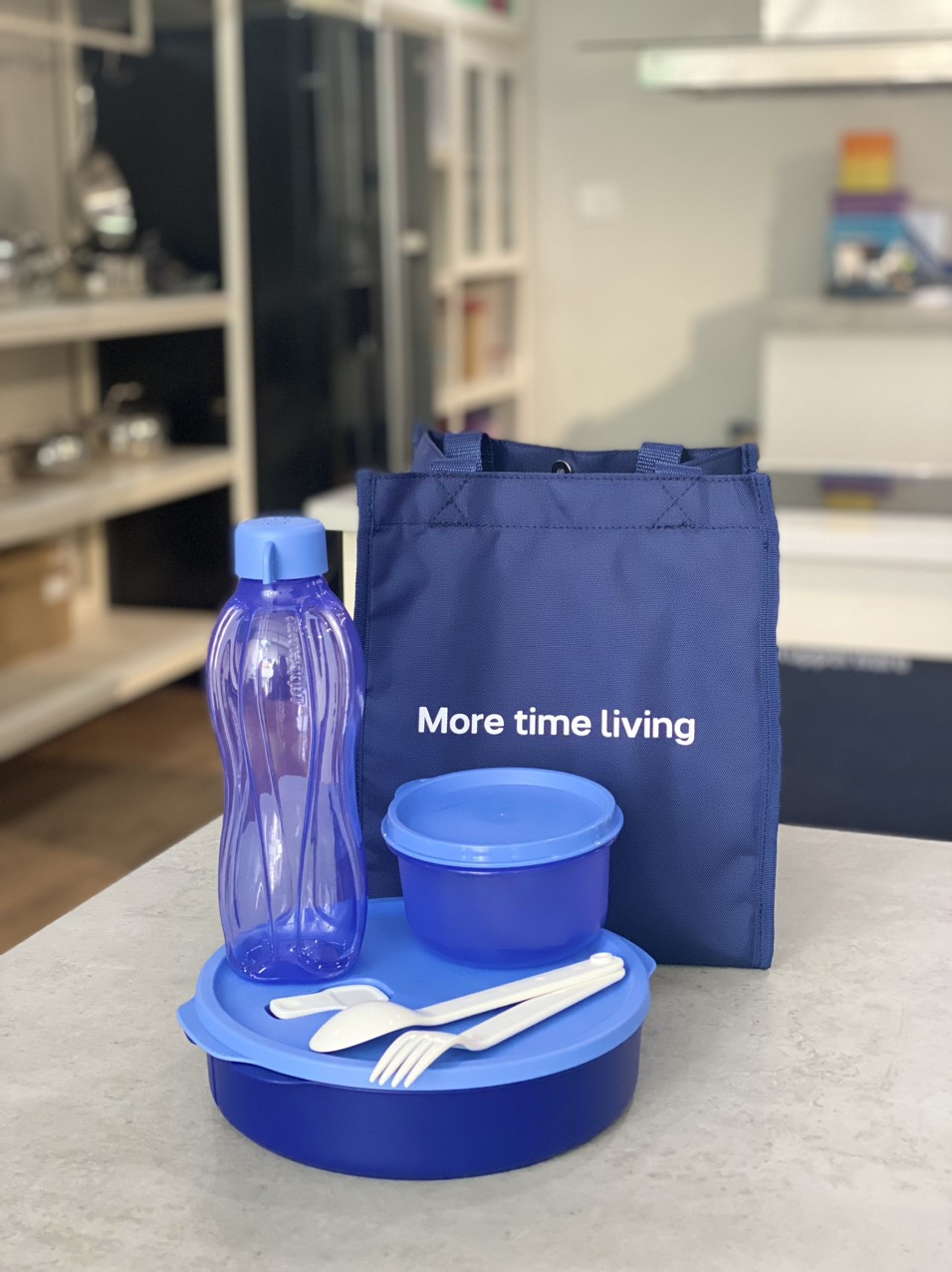 Bộ hộp cơm và bình nước Tupperware Fit to Go (Có kèm túi xách)