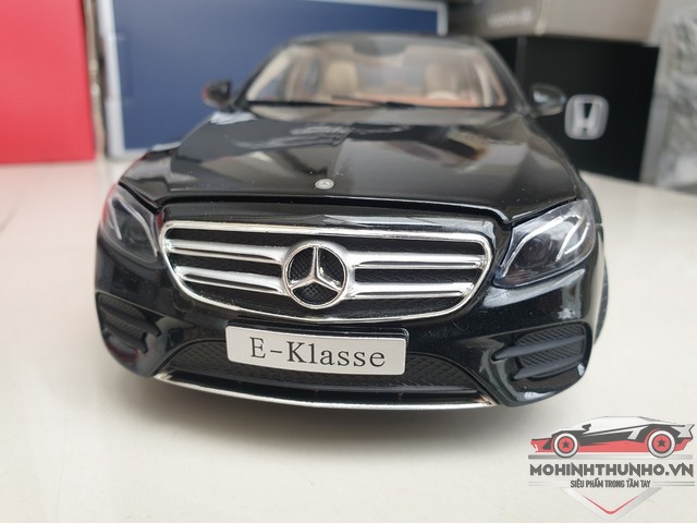 [HCM]Xe mô hình Mercedes E Class E300L tỉ lệ 1:18