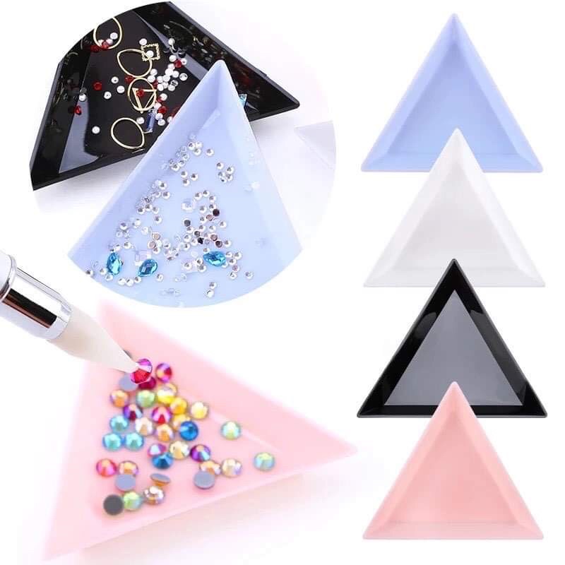 Khay nhựa tam giác đựng phụ kiện cham đá nail