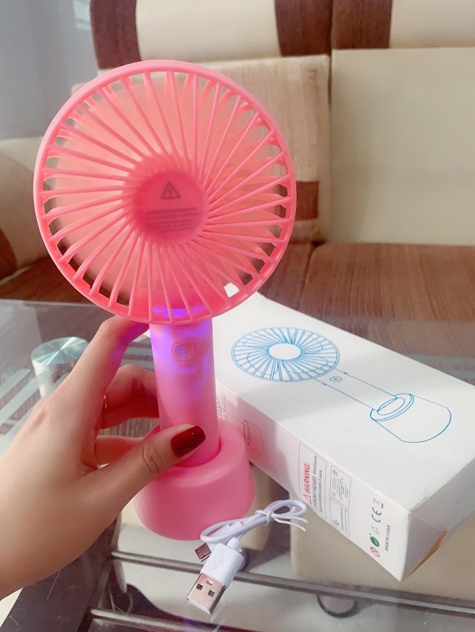 Quạt mini cầm tay, quạt sạc tích điện USB (giao màu ngẫu nhiên, có đế tặng kèm)