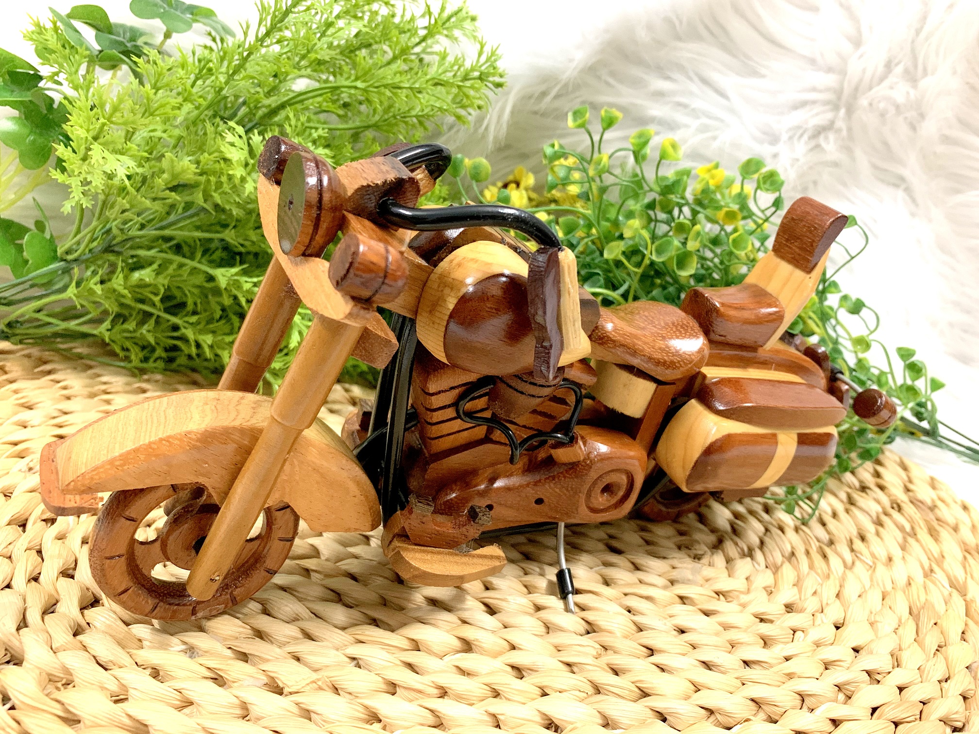 Mô Hình Xe Môtô Harley Davidson bằng Gỗ Gõ (Hình Thật)
