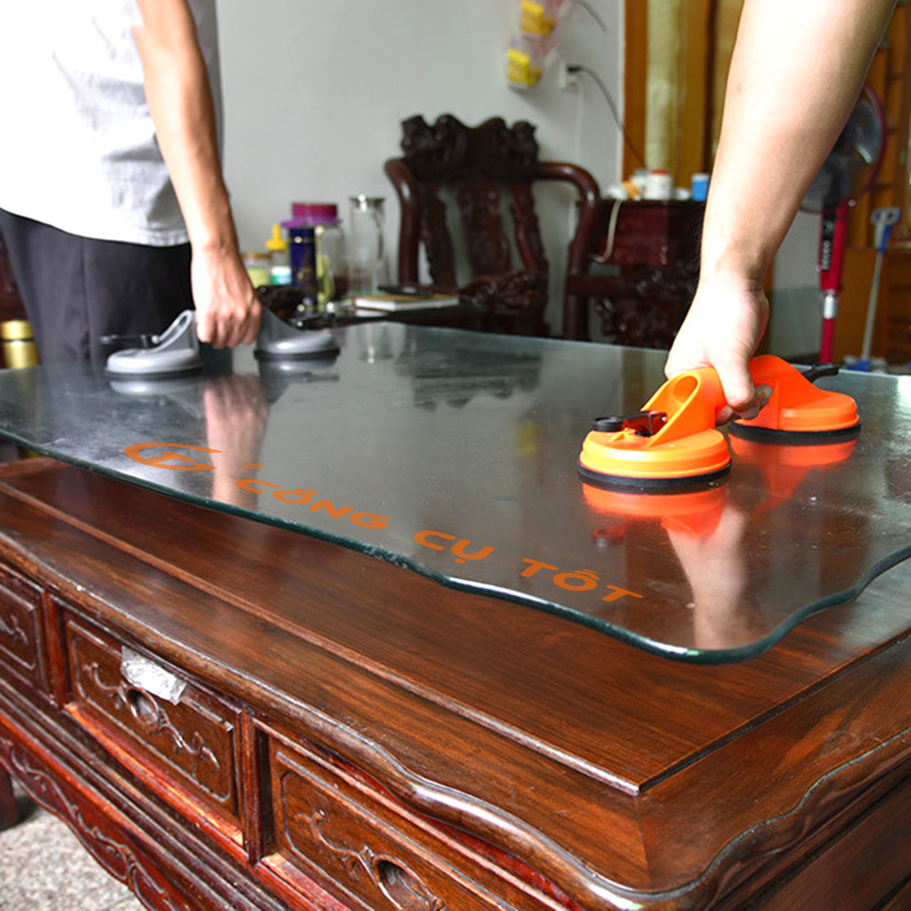 Tay hít kính, gạch men cầm tay
