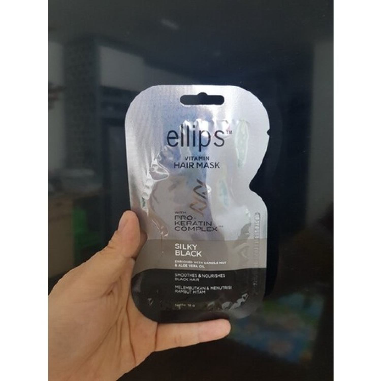 Ellips ủ tóc Ellips Đen Mượt (Ellips hair mask keratin Silky Black)Gói 18 ghộp 12 gói