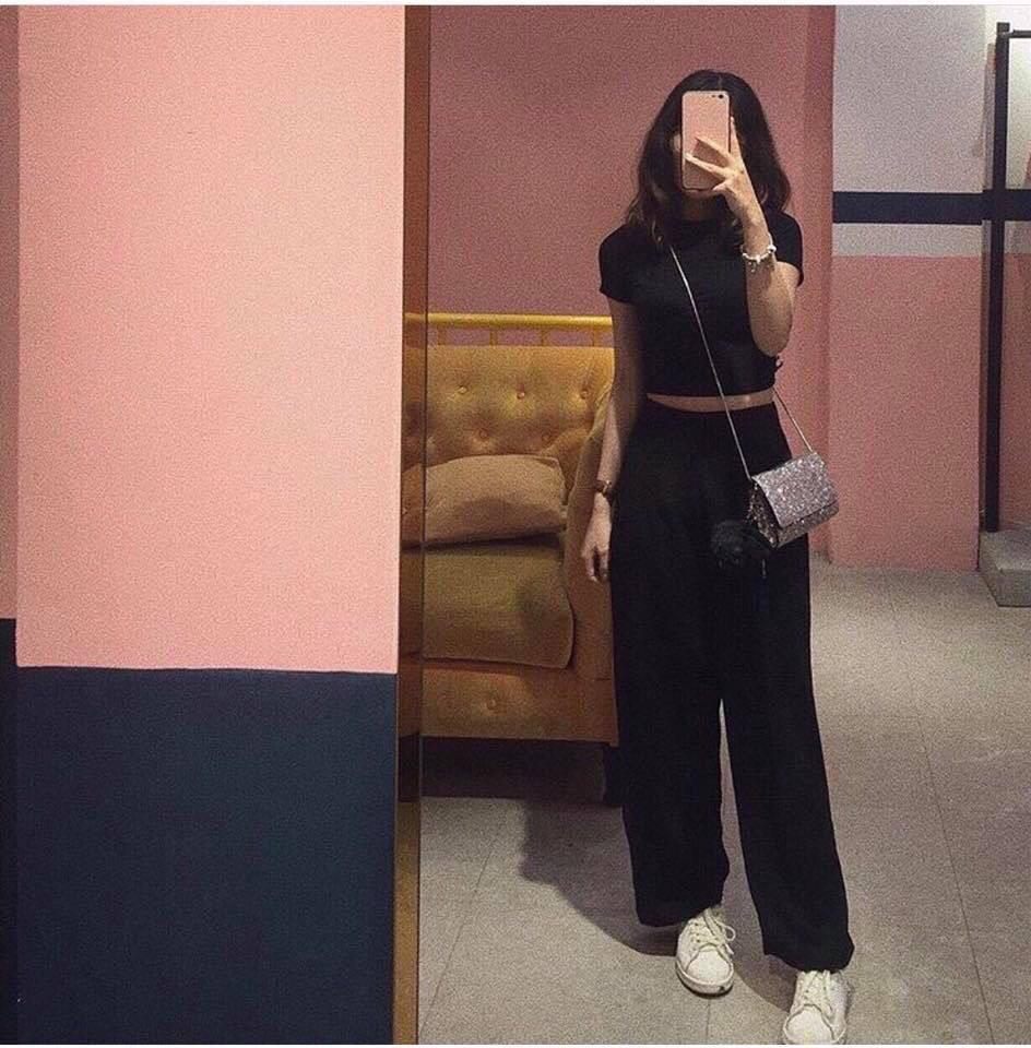 Quần đen ống suông rộng phong cách
