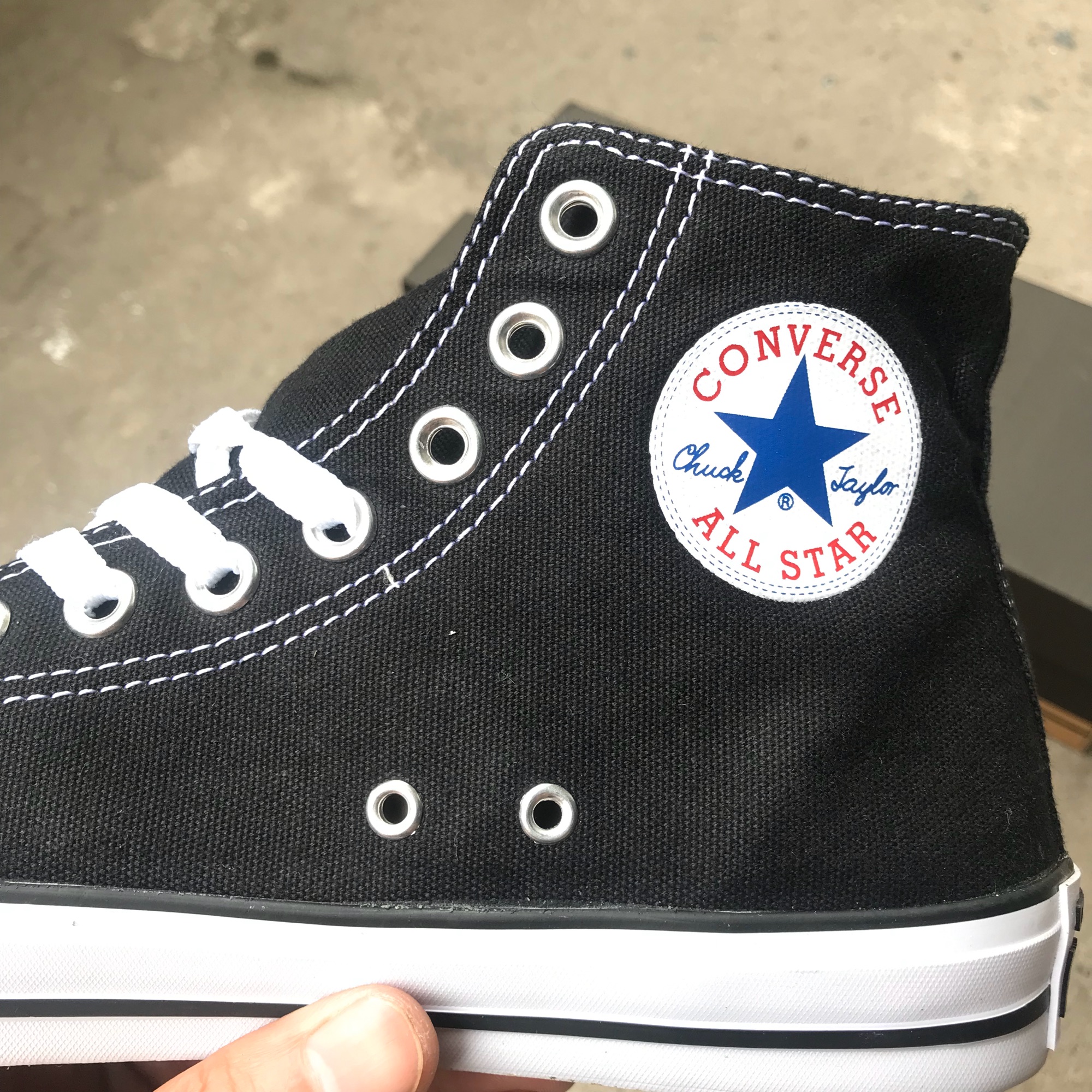 GIÀY CONVERSE ĐEN CAO CỔ (Full box, tag)
