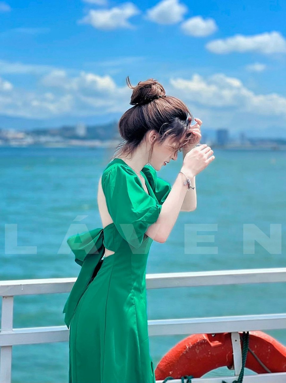 Đầm nữ - chất liệu lụa có mút - thiết kế nơ  sau lưng cực xinh