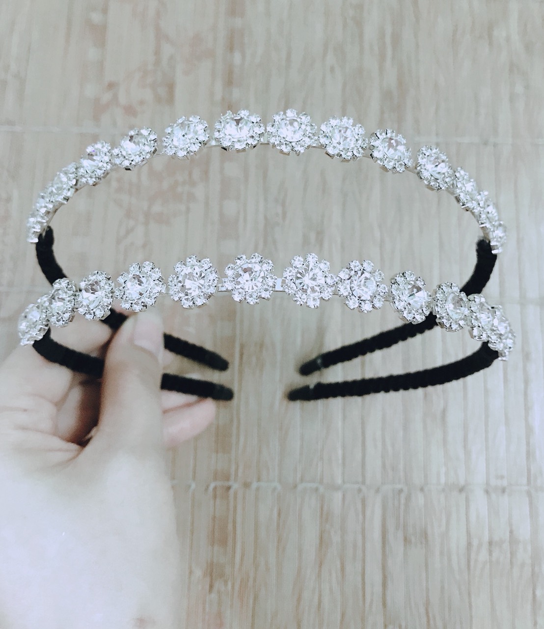 Bờm đính đá tiểu thư sang trọng