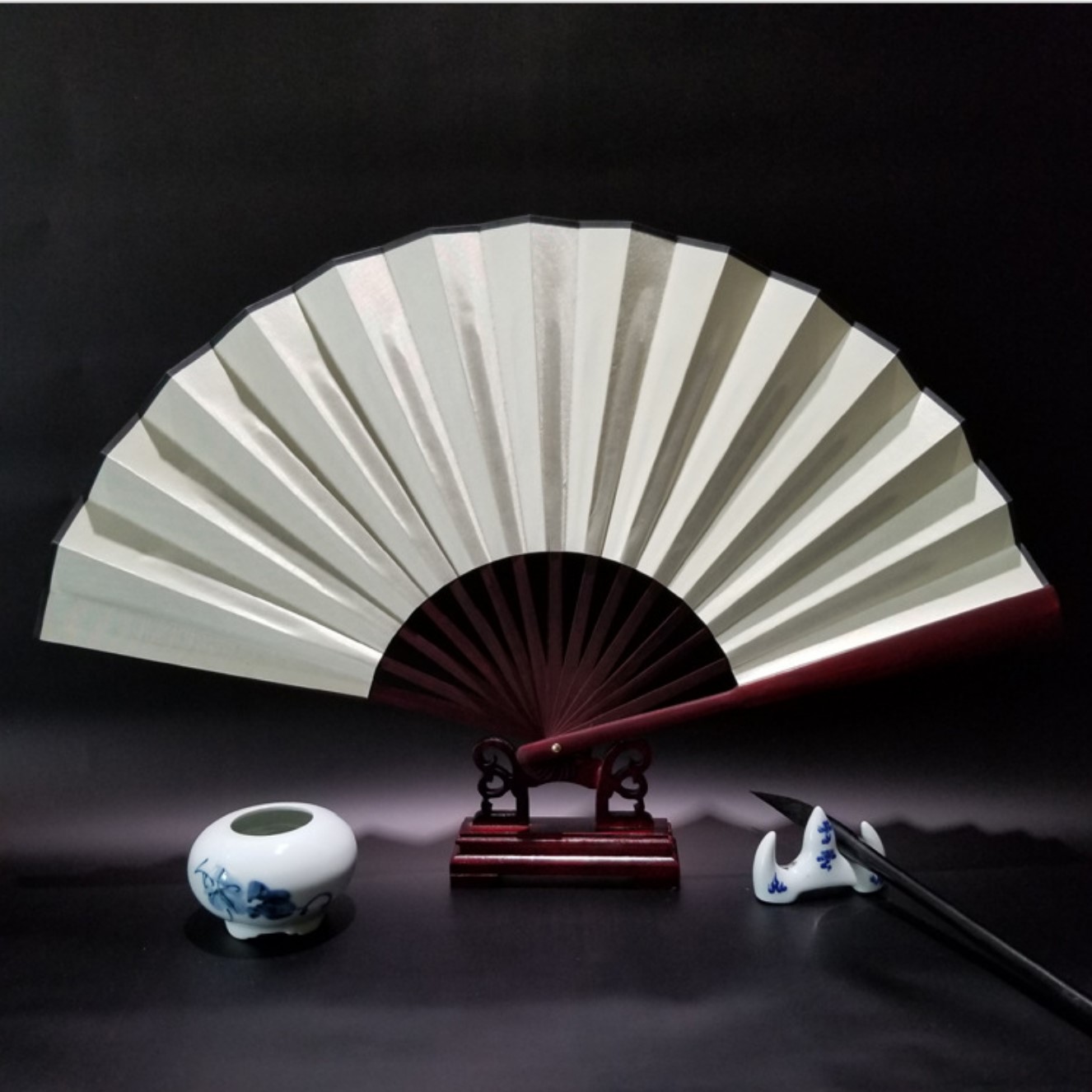 Quạt xếp cổ trang giấy lụa nan nâu