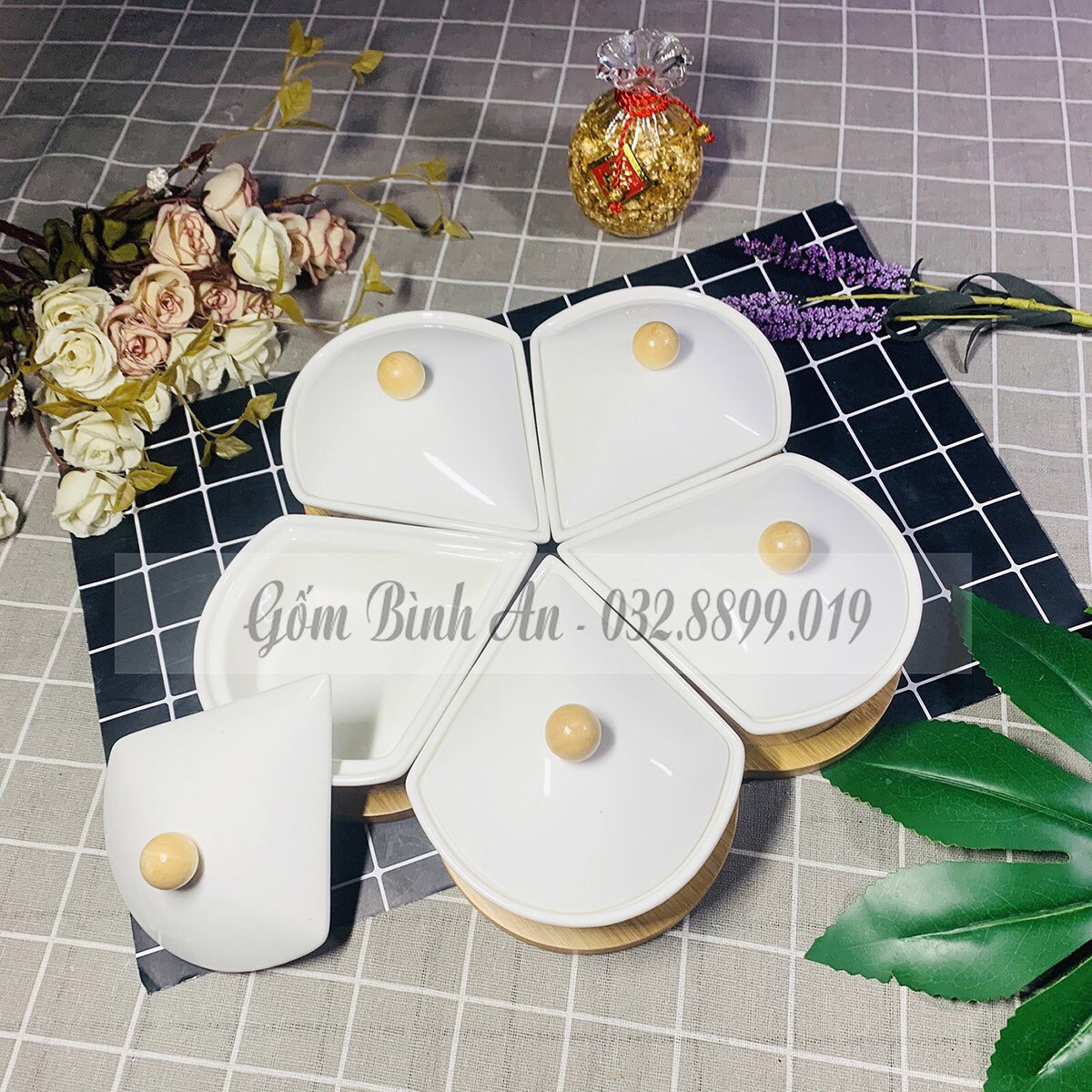 khay mứt tết bằng gốm sứ kèm đế gỗ