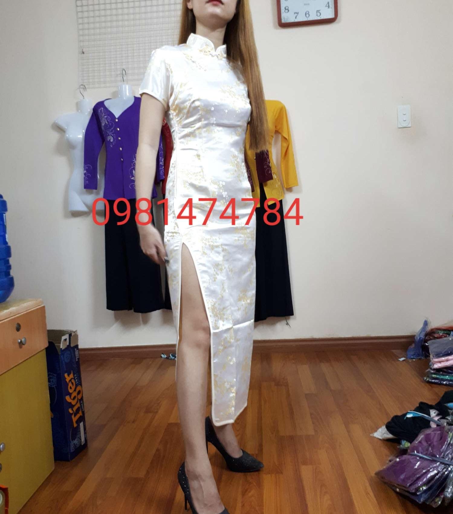 Sườn xám Dài Gấm Vàng nhạt Có HÌNH THẬT