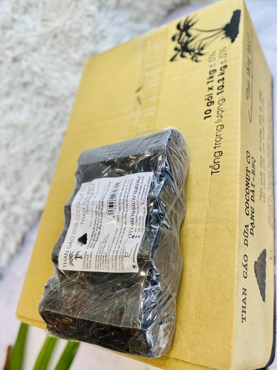 THAN NƯỚNG BBQ KHÔNG KHÓI  THAN GÁO DỪA COCONUT CO 1KG/GÓI HÌNH LỤC GIÁC & HÌNH TRỤ/ MẪU MÃ ĐẸP VÀ ĐA DẠNG