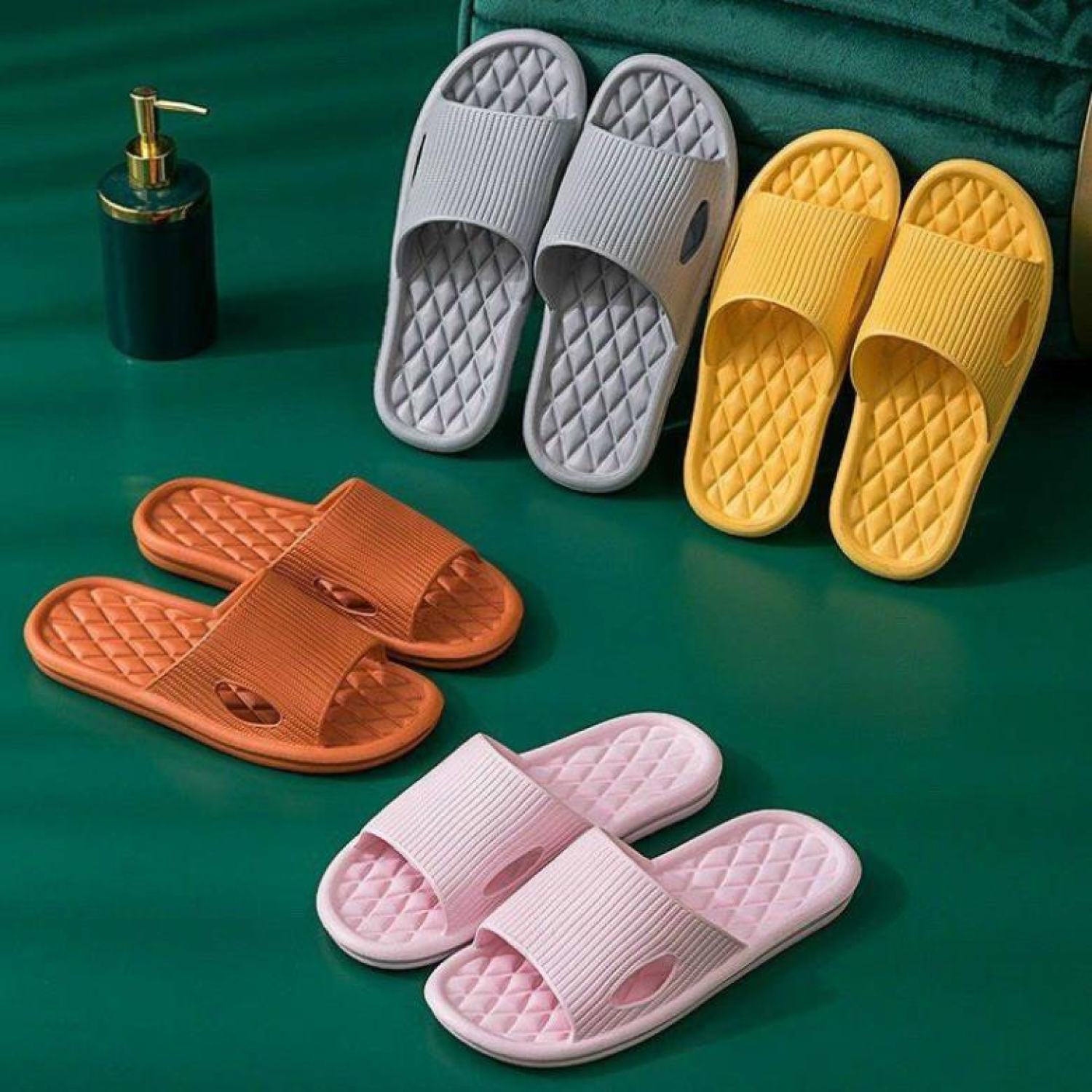 Dép Xốp đi trong nhà chống trơn trượt, họa tiết quả trám