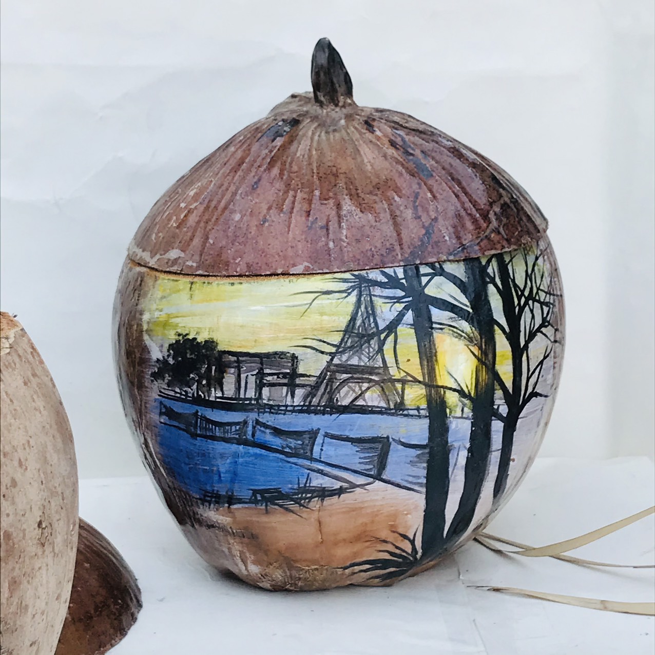 { SẢN PHẨM THỦ CÔNG} Trái Dừa Tự Nhiên Ủ Nóng Bình Trà Vẽ Tay Xinh Xắn Kích Thước D19*H16cm Quà Tặng Từ Việt Nam