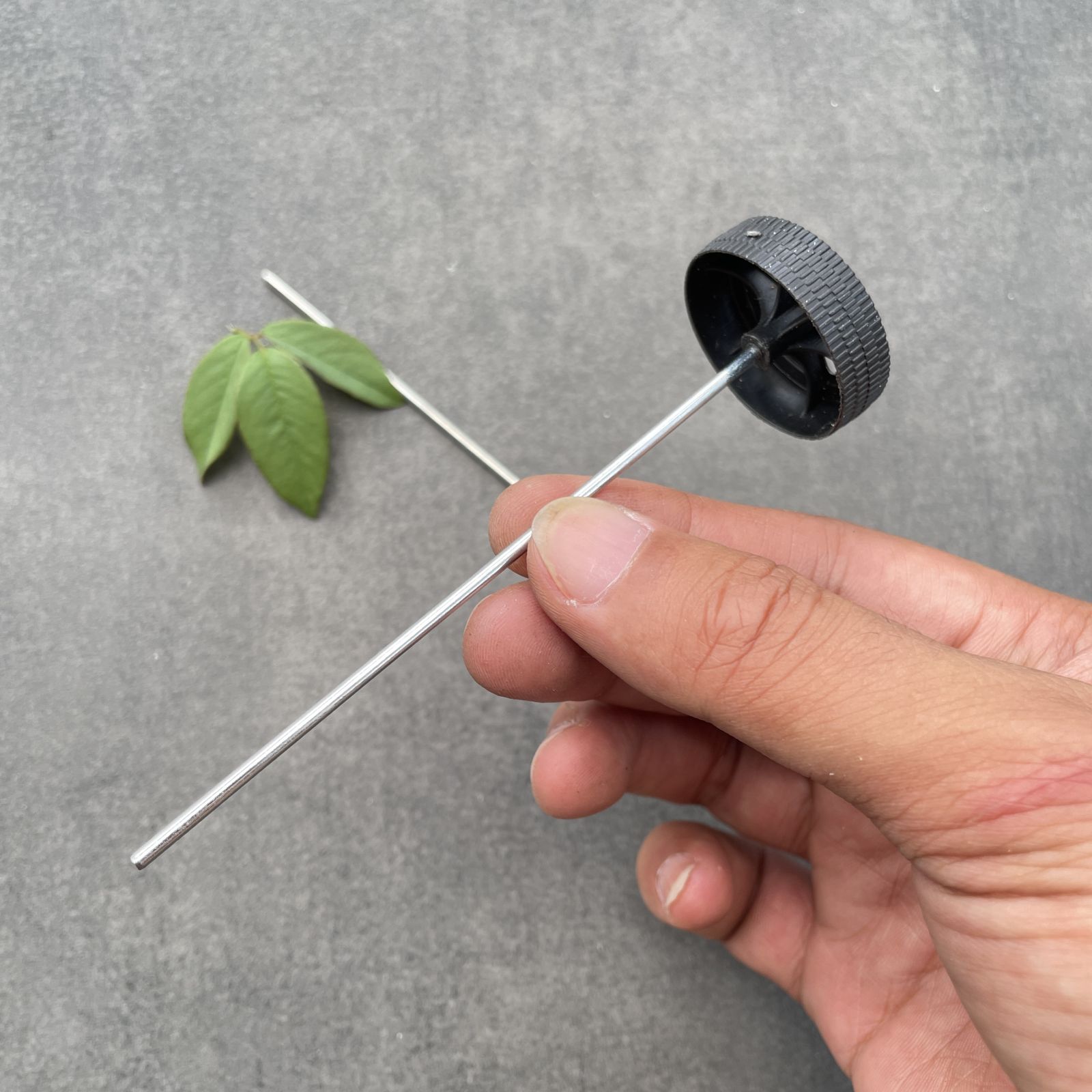Trục lắp bánh xe đồ chơi 2mm dài 10cm