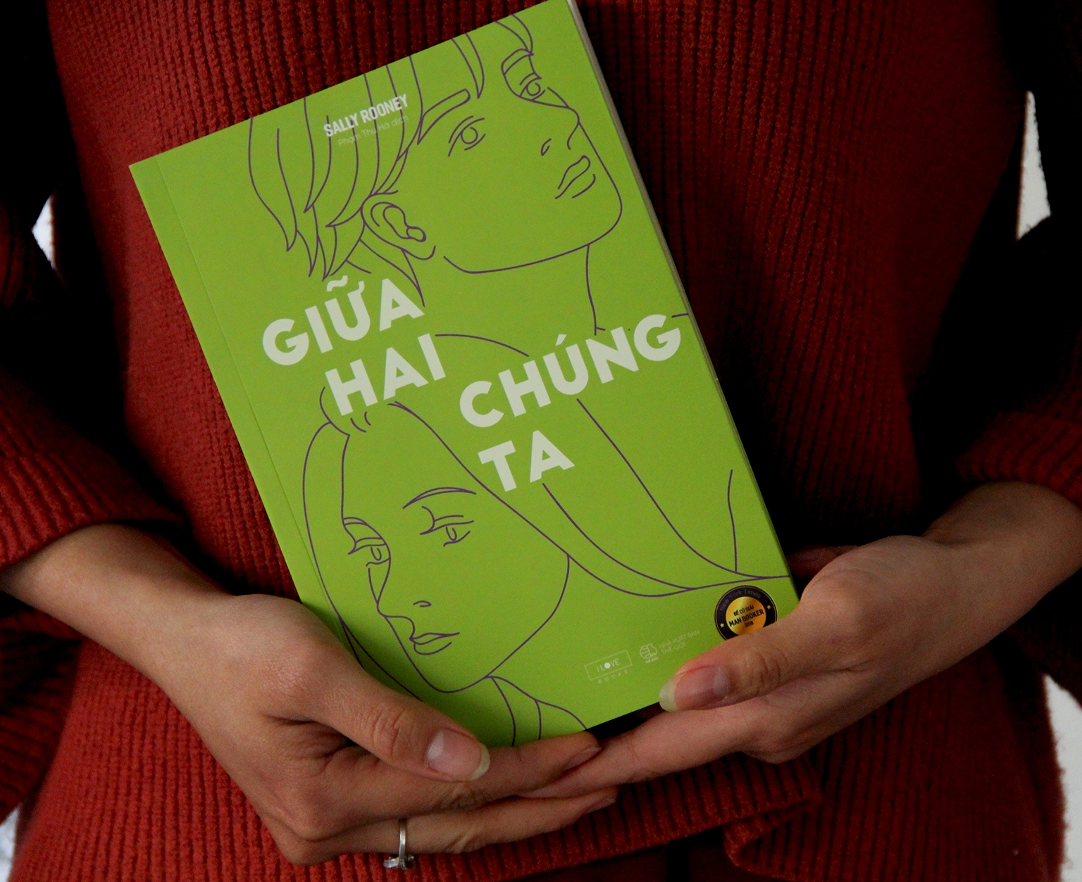 Fahasa - Giữa Hai Chúng Ta