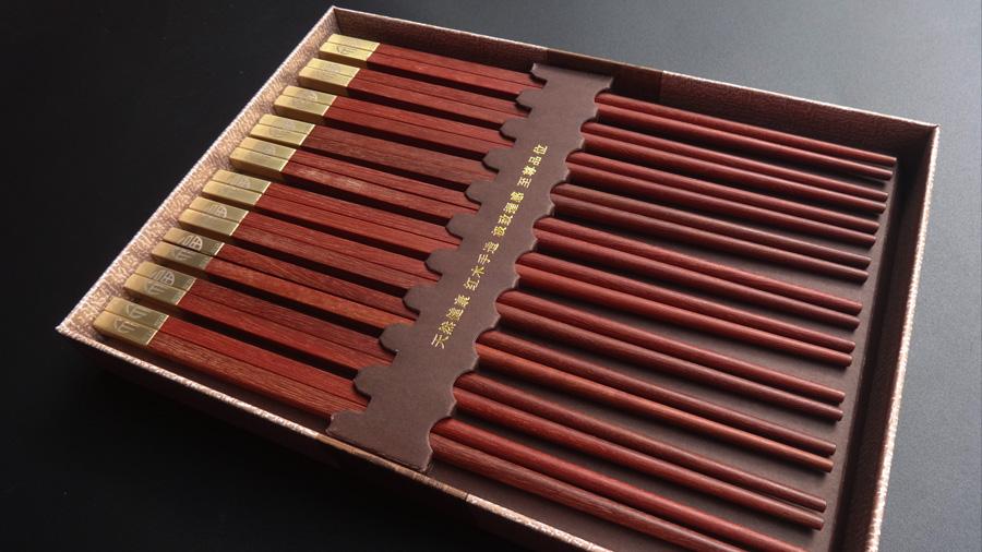 Bộ 10 Đôi Đũa Gỗ Hương Đỏ Mạ Vàng 24K D4