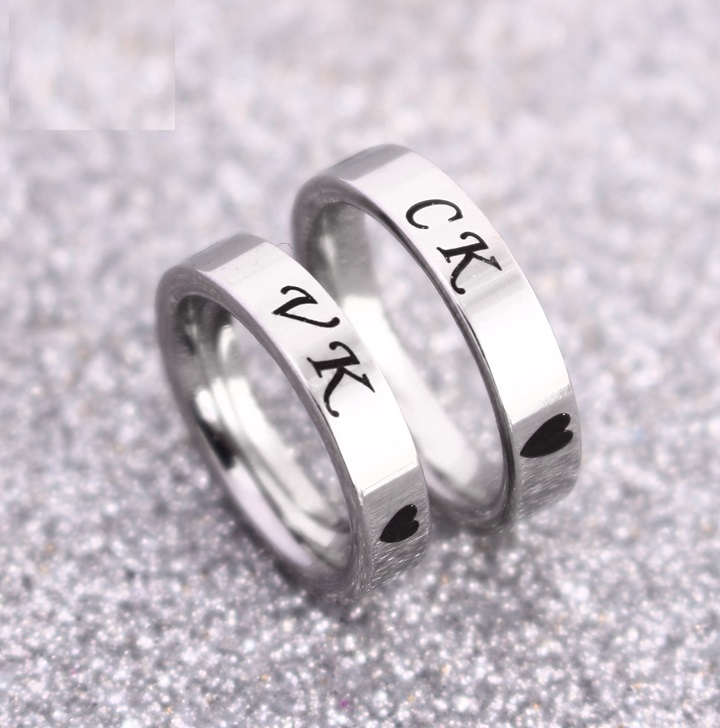 1 Chiếc NHẪN ĐÔI INOX THỜI TRANG CHỮ VK CK (Mua 2 chiếc tặng kèm hộp nhẫn)- QC1