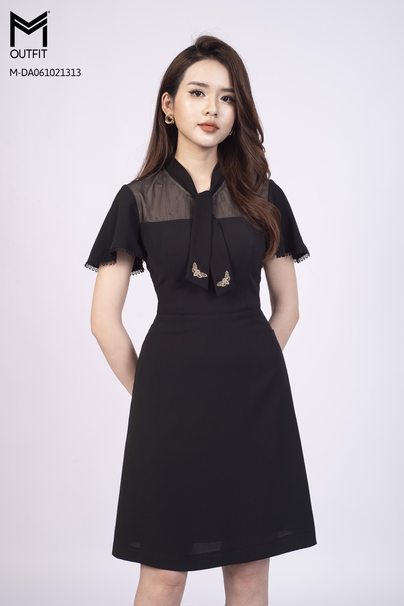 Đầm chữ A, cổ buộc nơ, tay cộc viền ren, phối ren lưới trước ngực - Mmoutfit