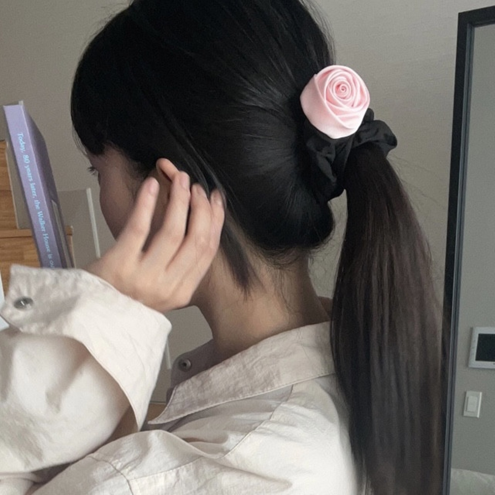 Cột tóc vải hoa hồng sang trọng Modleaf Rose queen tie Hàn Quốc