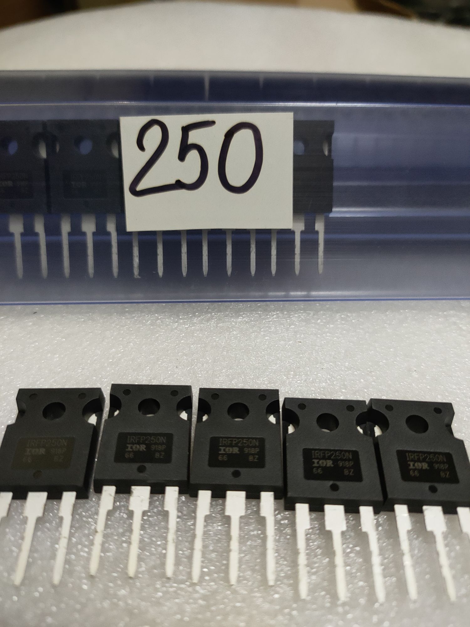 2 Tranzito Sò MOSFET IRF250