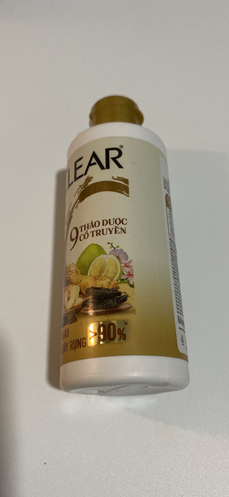 Chai dầu gội Clear thảo dược 102g (100ml)