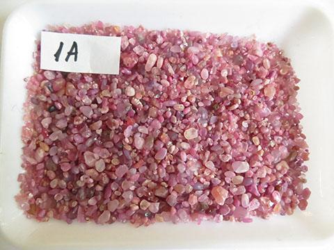 Đá Rubi vụn màu hồng đỏ  mẫu 1A - Đá phong thủy
