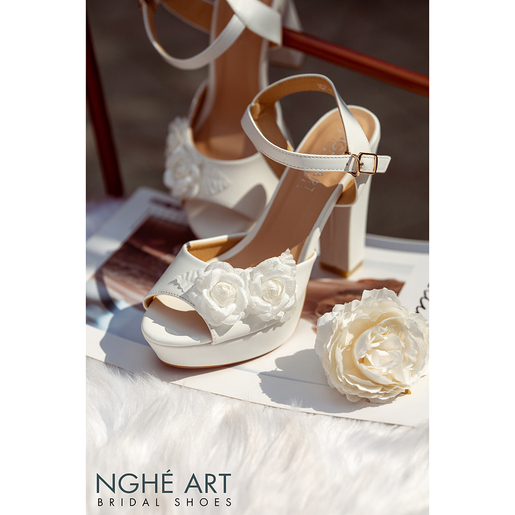 Giày cưới Nghé Art cao gót đính hoa lụa 283