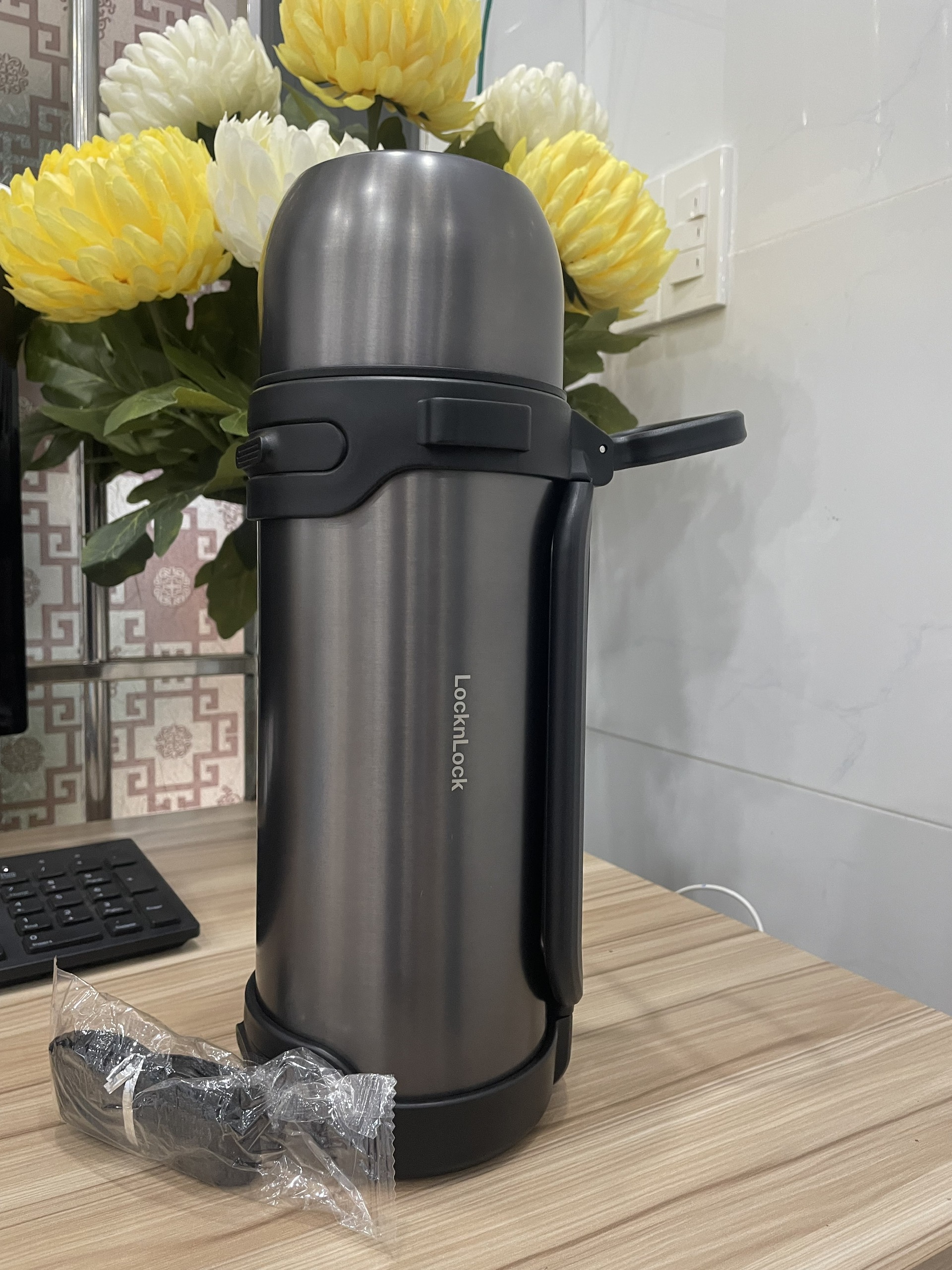 Bình giữ nhiệt LocknLock Easy Take Hot Tank 1.8L
