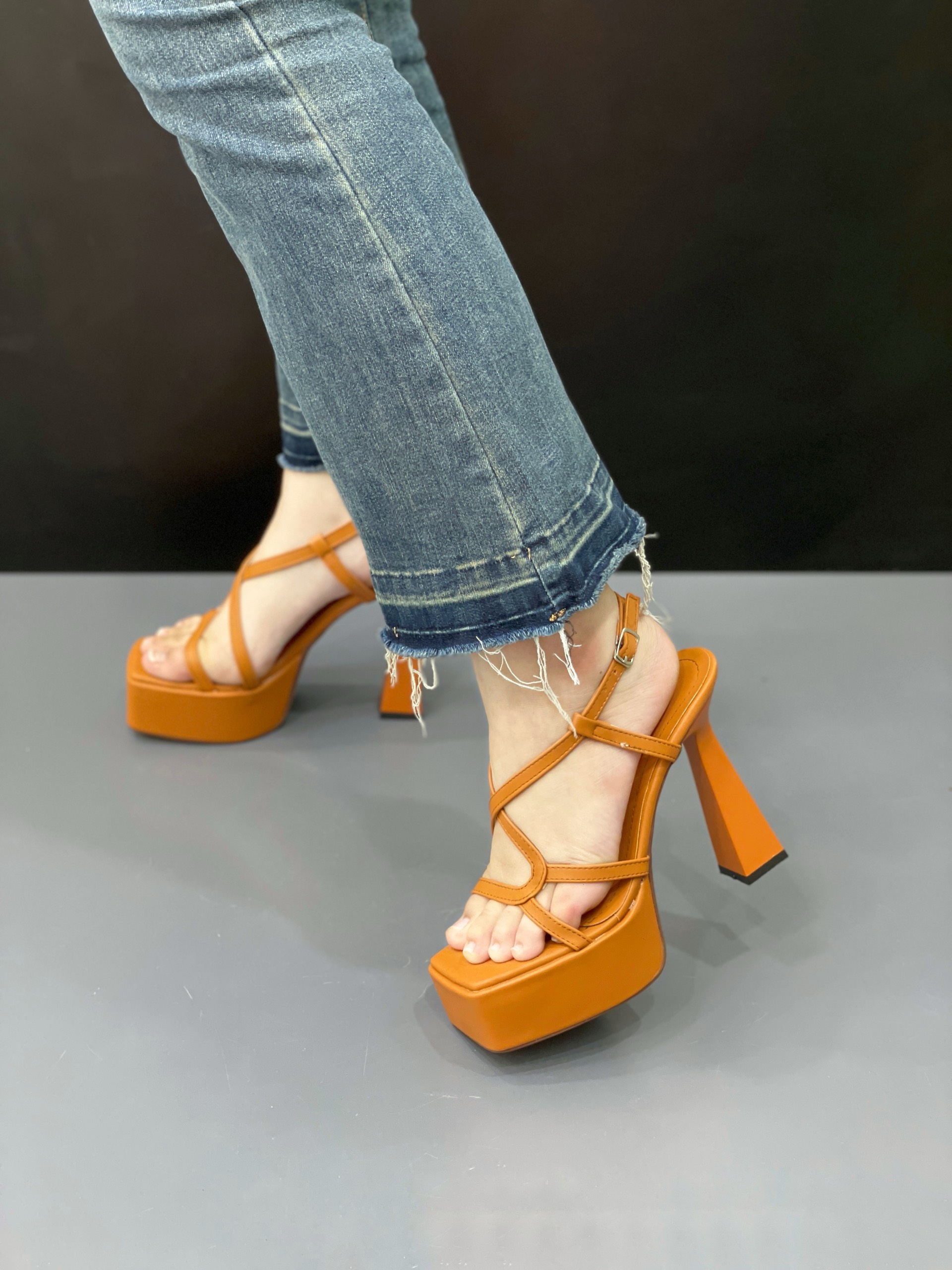 GIÀY SANDAL ĐẾ ĐÚP CAO 14CM , ĐÚP TRƯỚC CAO 5CM , QUAI ĐÍNH XOÀN