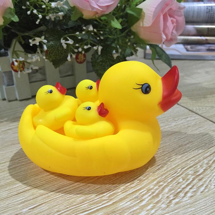 Đàn vịt thả bồn tắm 1 mẹ 3 con