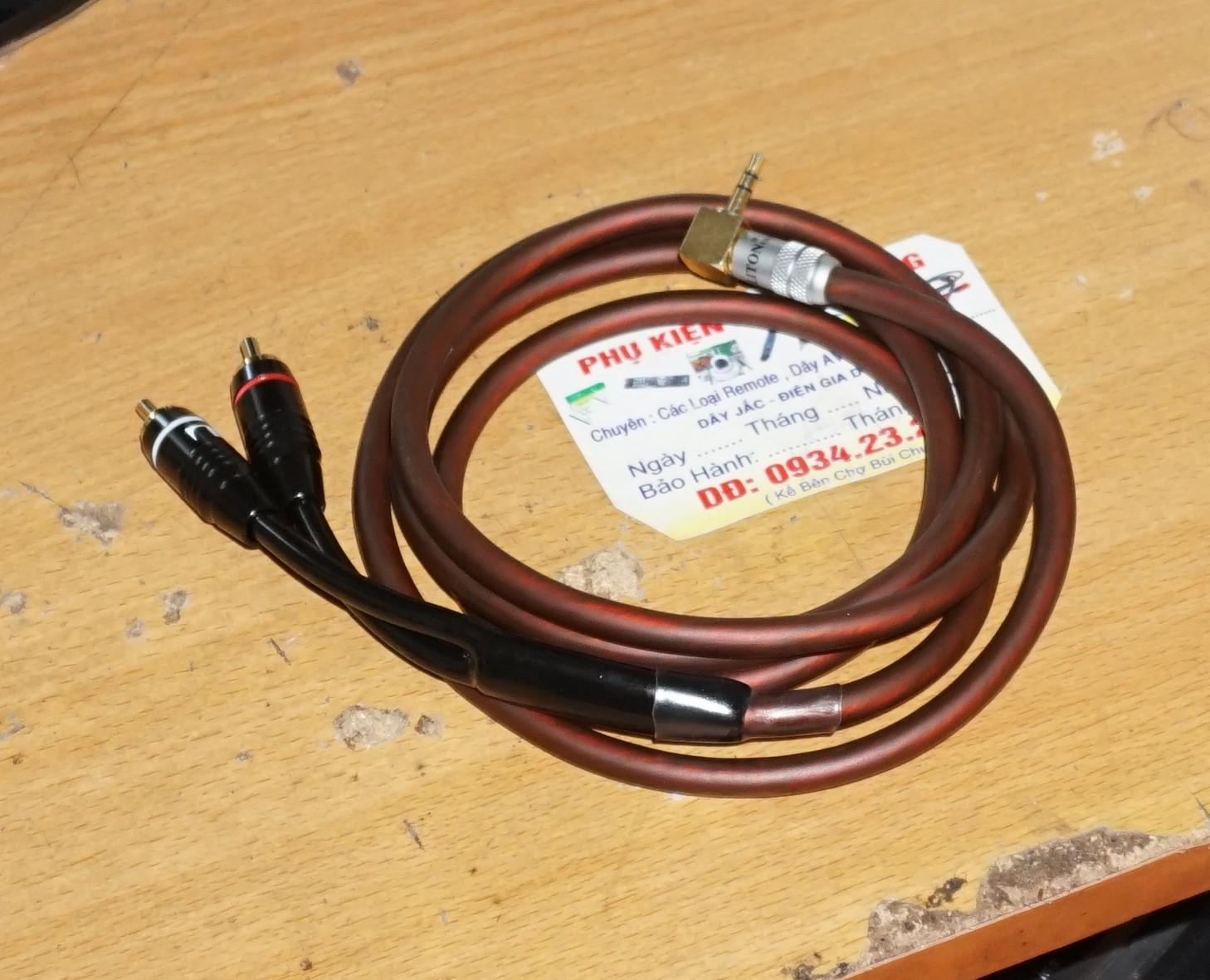 Dây 3.5 ra 2 hoa sen LiTon dài 1.5m ( điện thoại , máy tính ... cắm xuống âm ly )