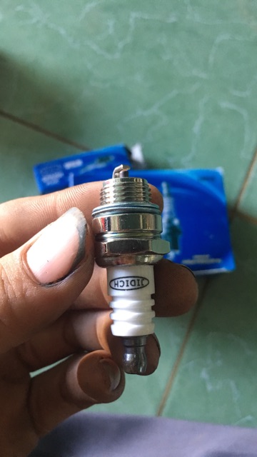 Bugi 2T Máy Cưa - Máy cắt cỏ máy