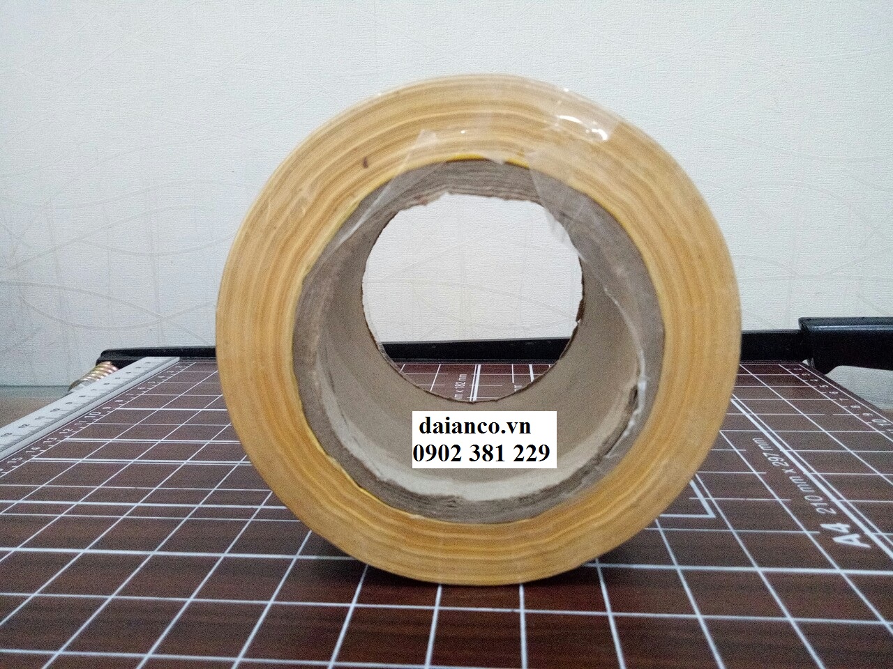 Băng keo phản quang dán nền cảnh báo 40 x 5cm - 4 màu lựa chọn