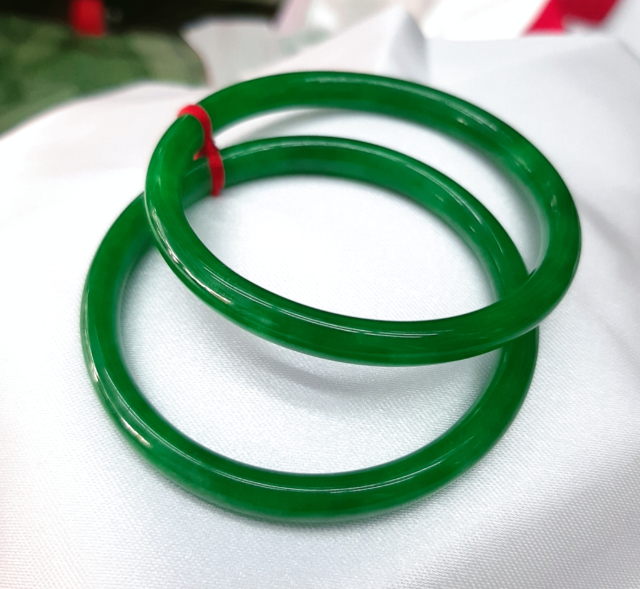 [HCM]( siêu phẩm 2021) BỘ 2 Vòng tay cẩm thạch xanh liền khối phong cách trẻsản phẩm phong thủyhàng như hình 100%có tư vấn