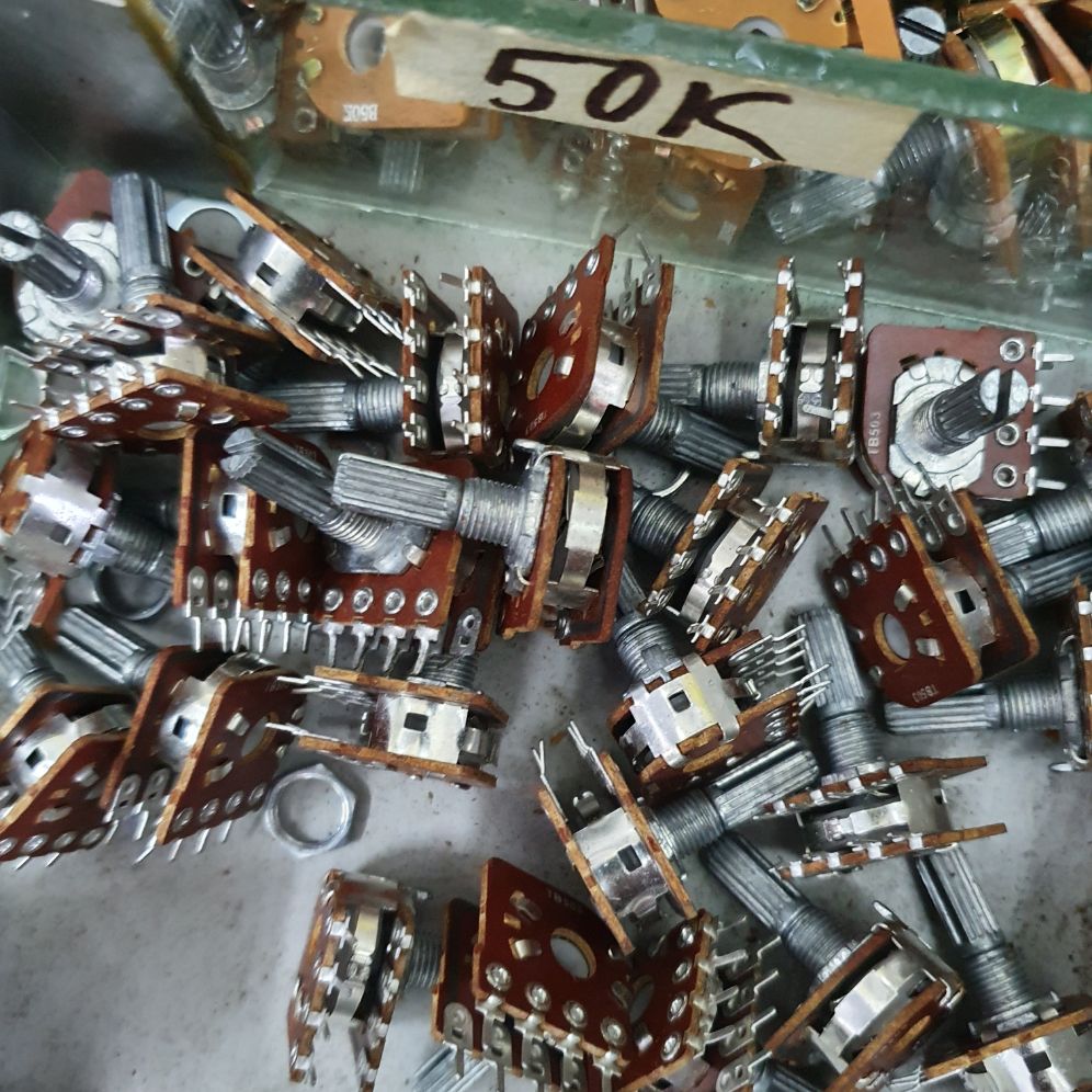 5 chiếc chiết áp 8 chân 2 hàng 50k