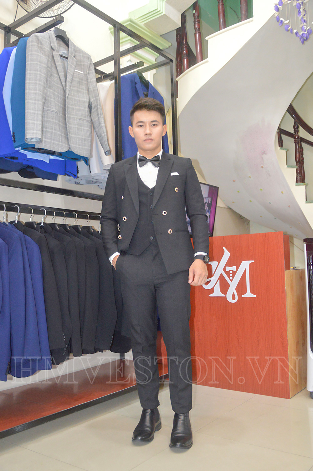 [HCM]Bộ vest nam màu đen 6 nút kèm áo gile tặng kèm combo phụ kiện