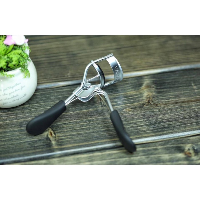 Bấm Mi Vacosi Modern Lash Curler - Cán Đen