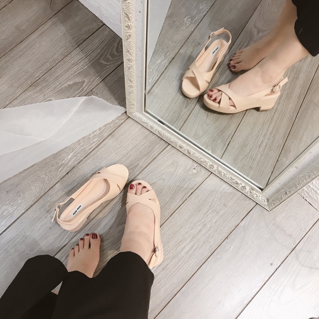 Sandal đế xuồng nữ quai chéo