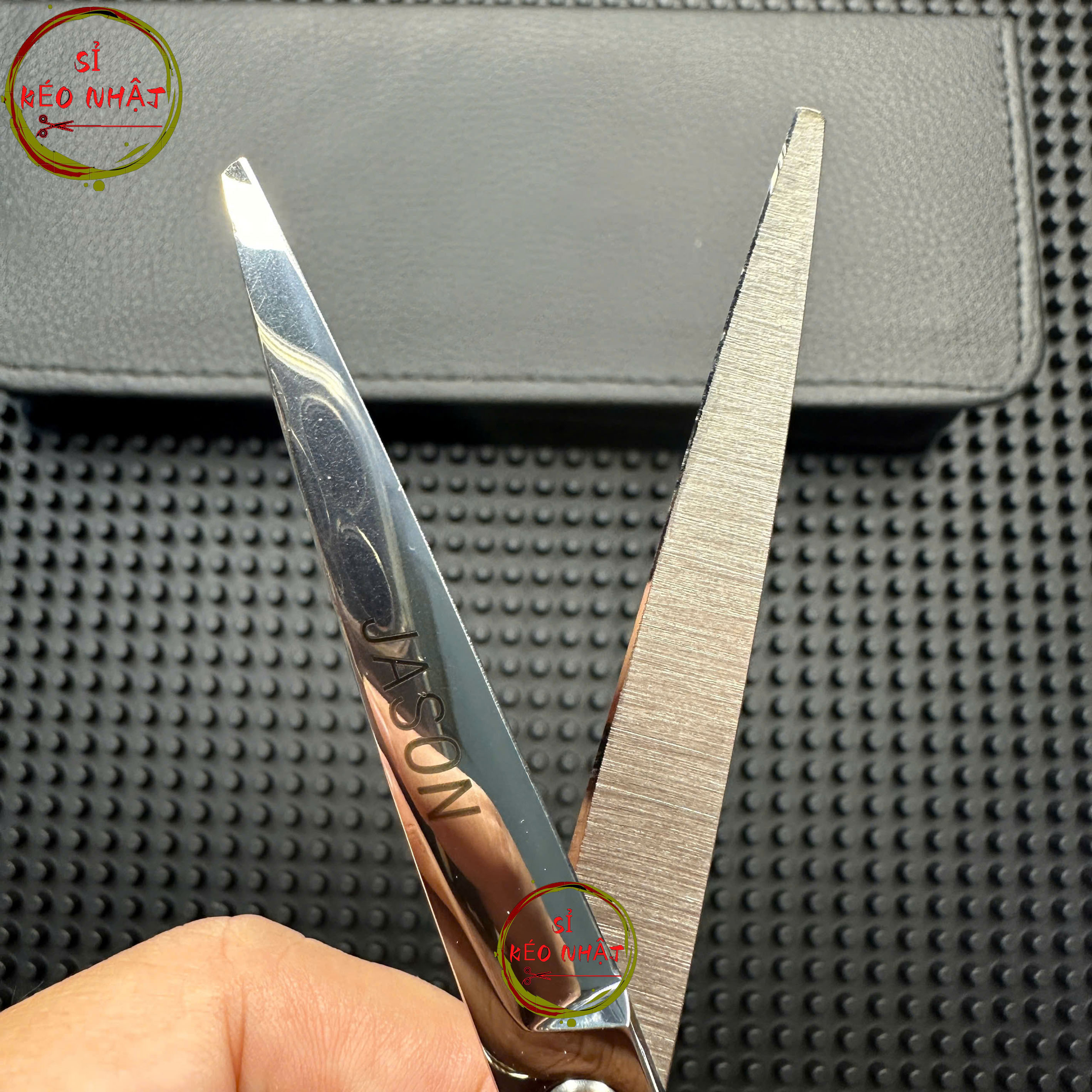 Bộ kéo cắt tóc Nhật Bản cao cấp màu trắng JS02 [Mua bộ kéo tặng kèm bao da + 2lược, chỉnh kéo]