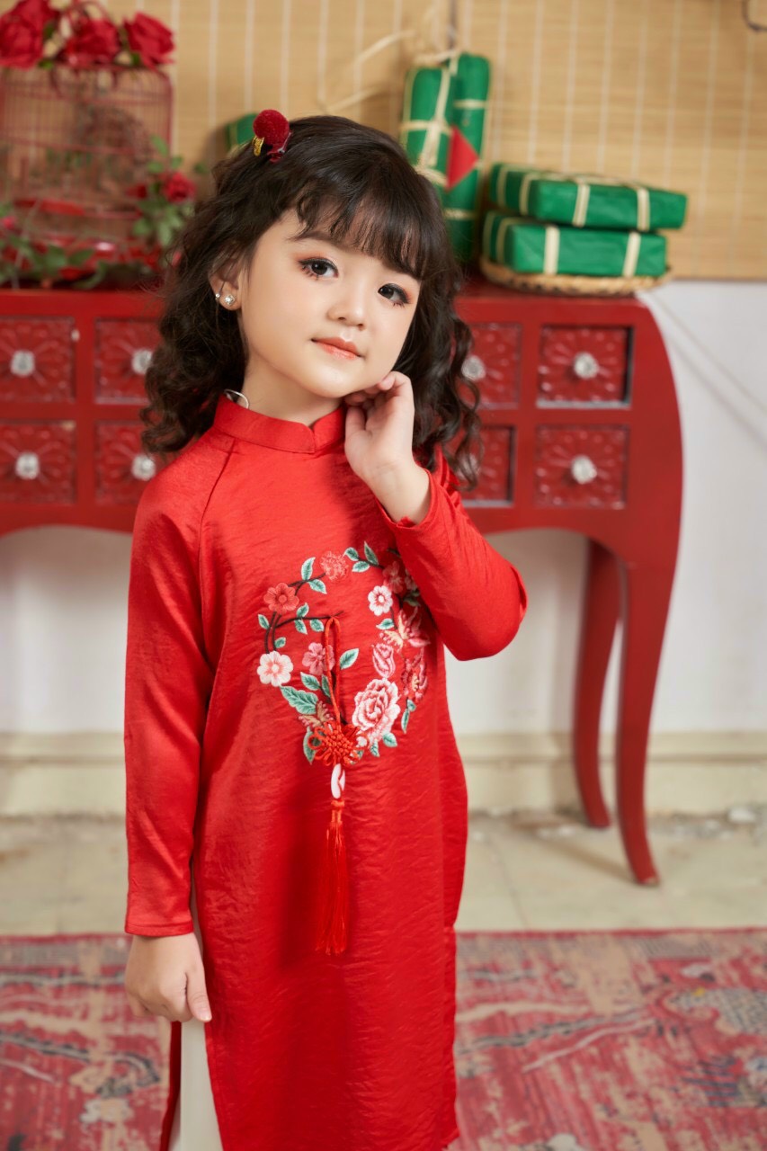 Áo Dài Cho Bé Ivy Áo Dài Cách Tân Cho Bé Gái Thêu Hoa Văn Chất Vải Lụa Cực Kì Mềm Mịn, Mướt Tay Phù Hợp Với Da Bé