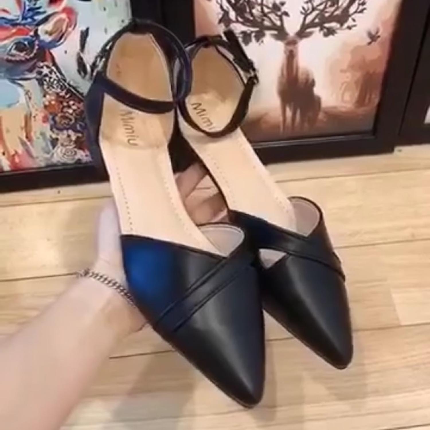 Giày mũi nhọn có quai gót vuông cao 3p