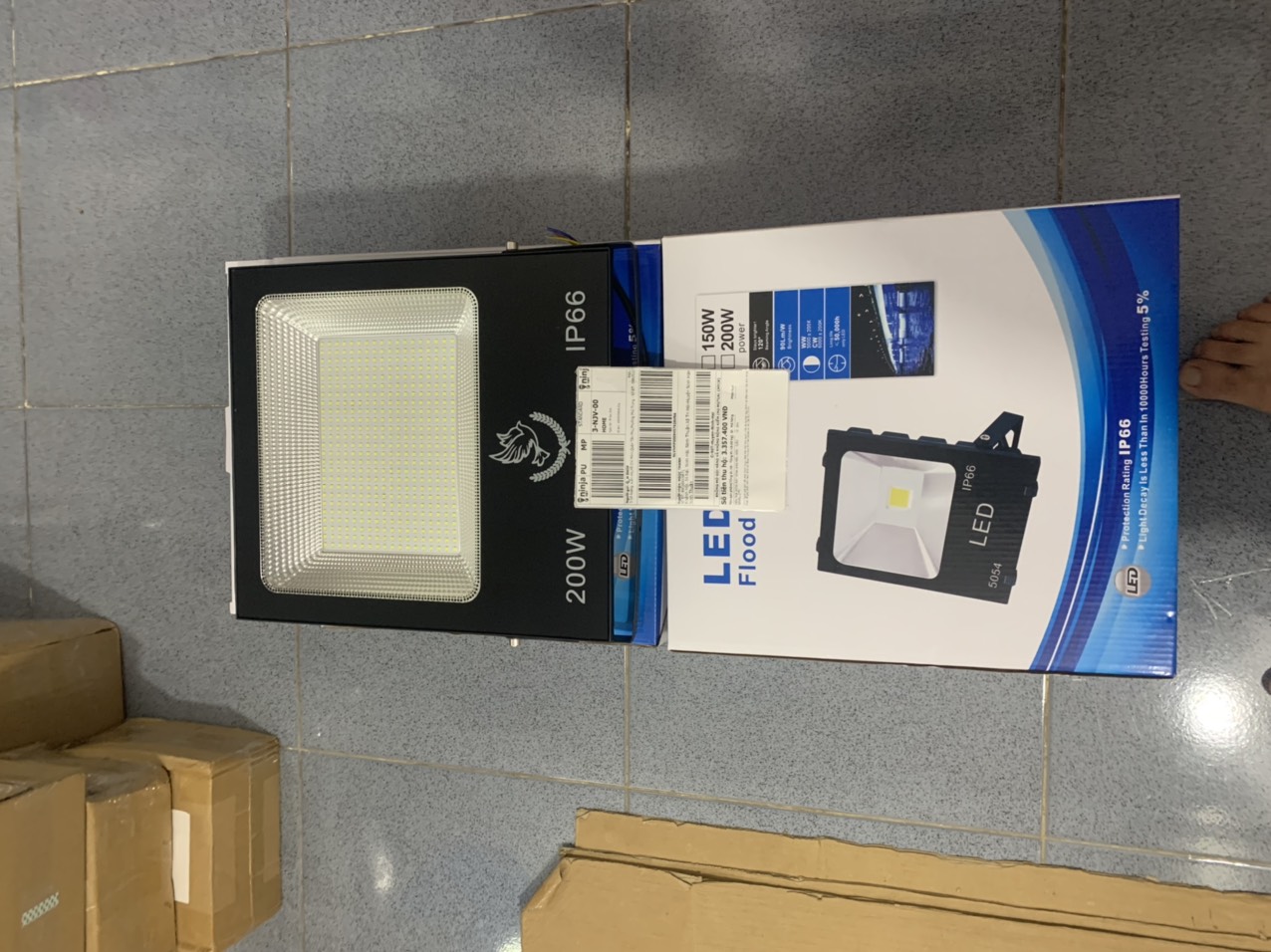ĐÈN PHA 200W MẶT KÍNH IP66 MẪU MỚI - SIÊU SÁNG