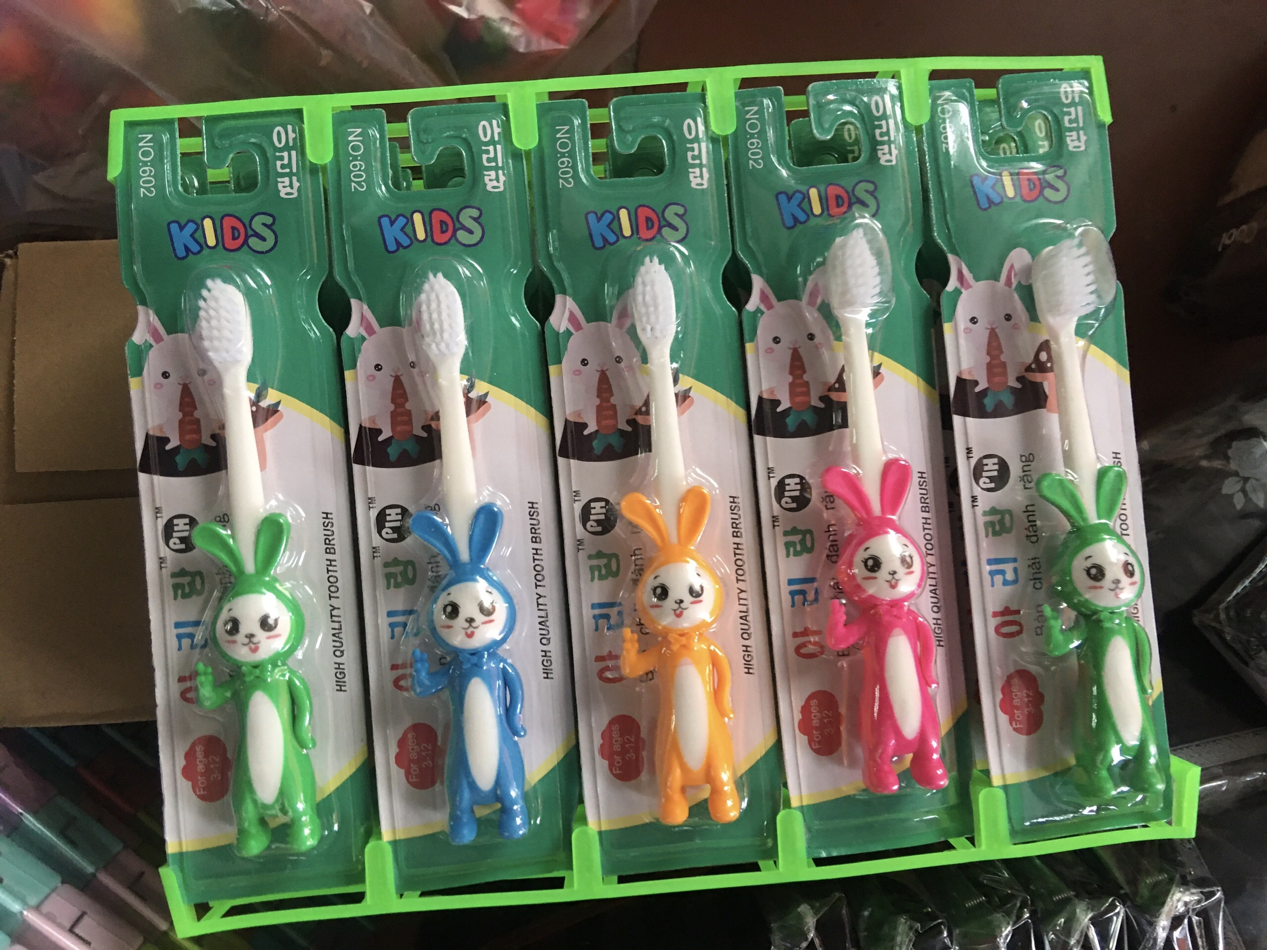 Bàn chải đánh răng trẻ em hình thú hãng kids