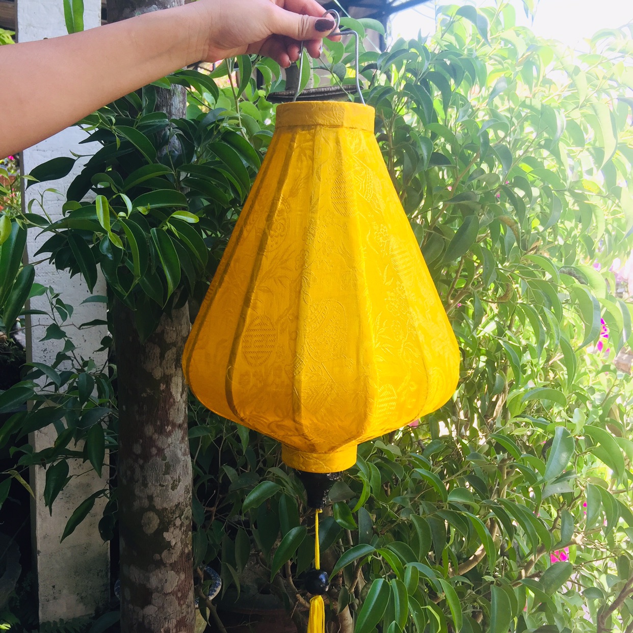 Đèn lồng Hội An vải lụa kiểu kim cương size 35 cm
