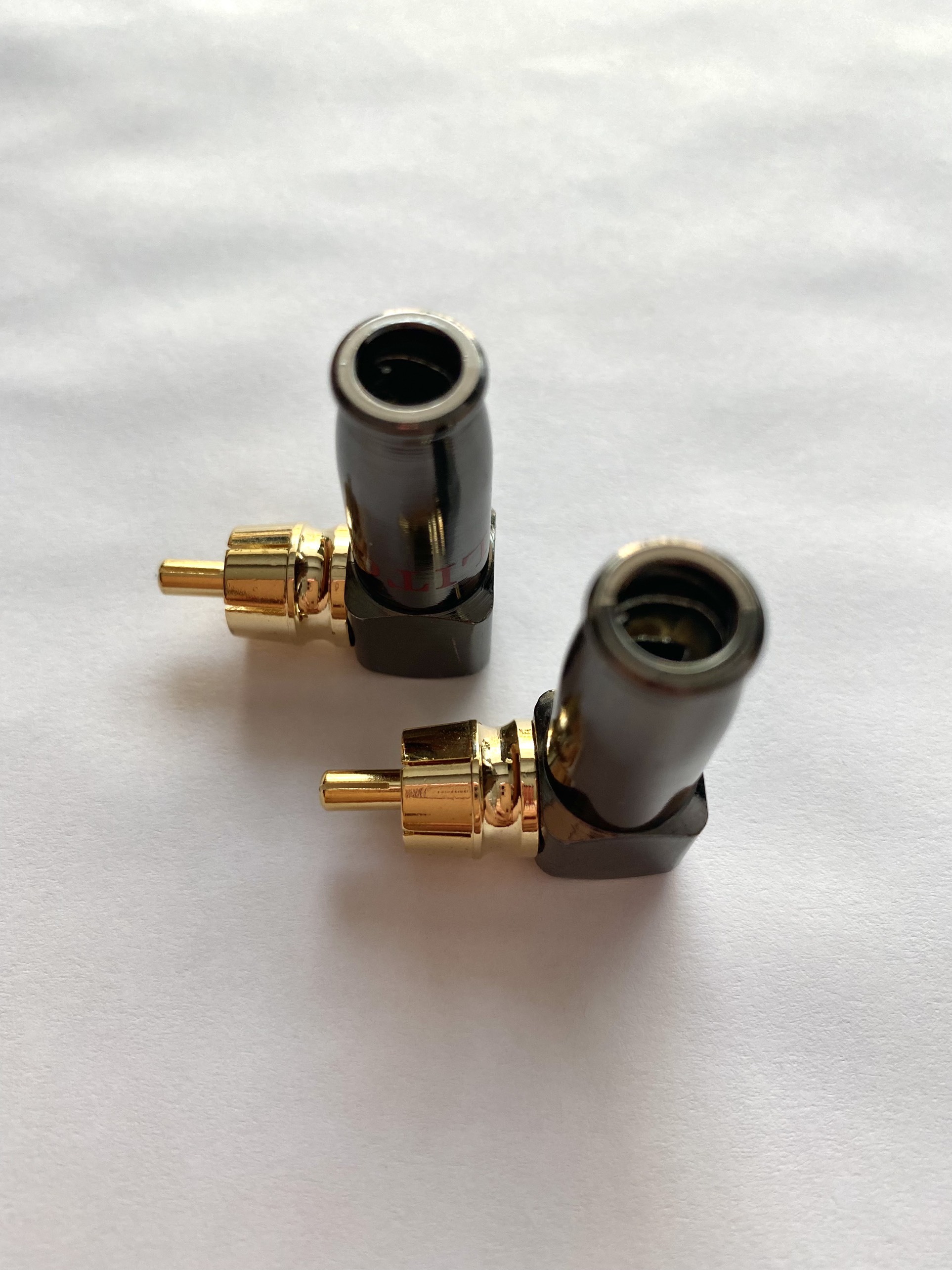 2 Jack hoa sen av cong bẻ góc