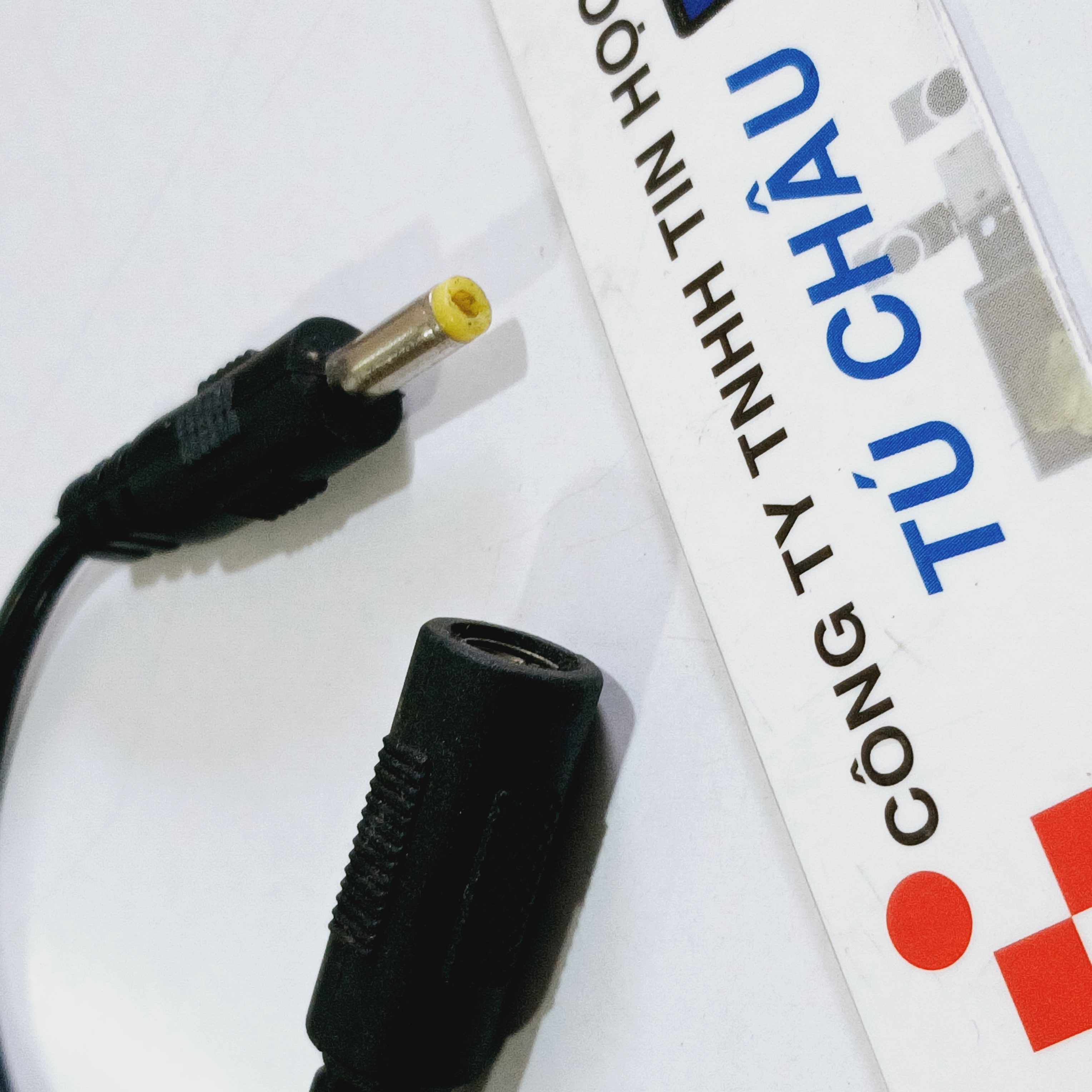 Cáp chuyển nguồn DC / Đầu cắm 5.5mm X 2.1mm ra đầu 4.0mm x 1.7mm (Giá bán 1 sợi)