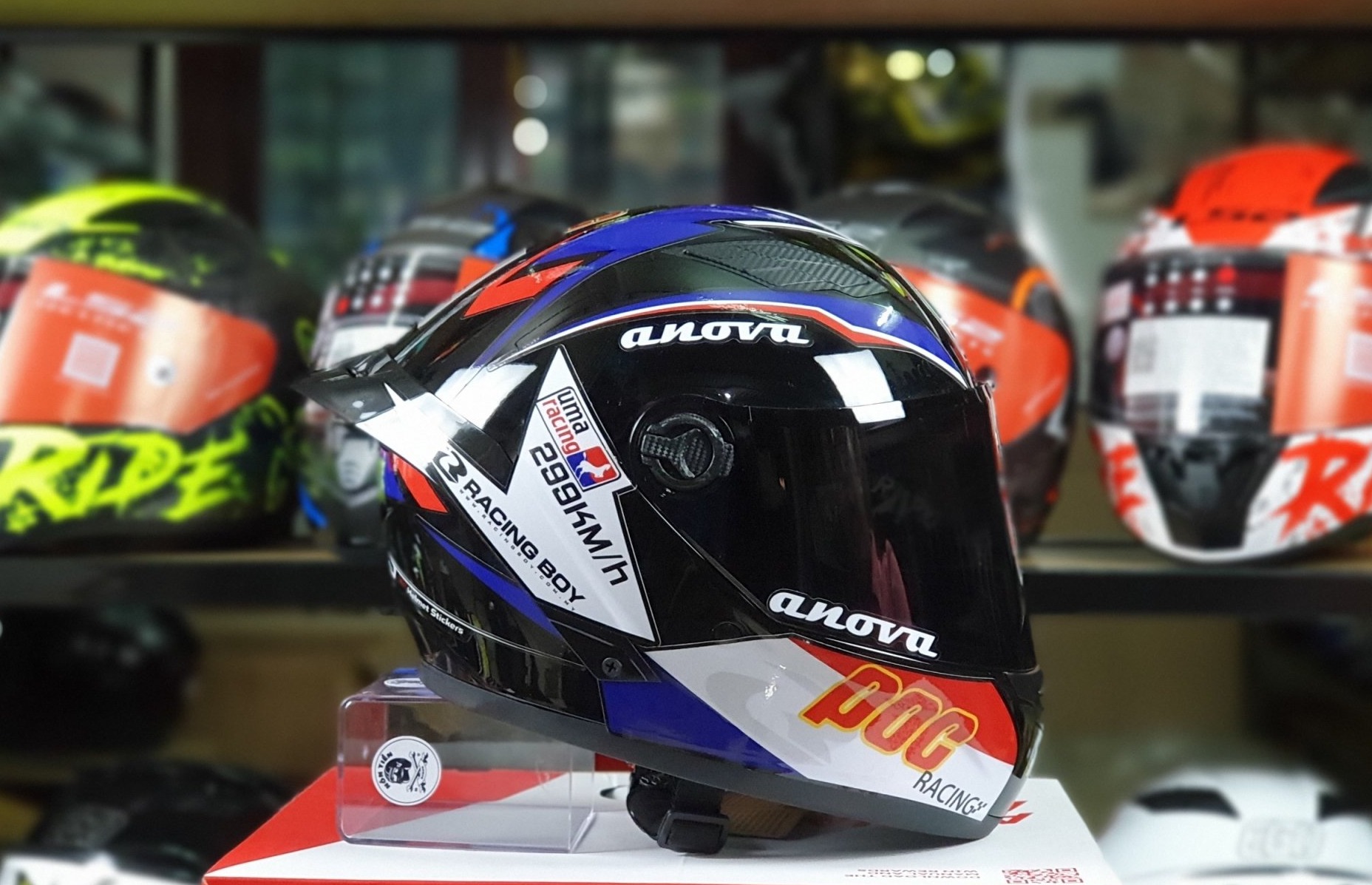 MŨ FULLFACE ĐEN BÓNG LÊN TEM UMA RACING, TẶNG ĐUÔI GIÓ PISTA