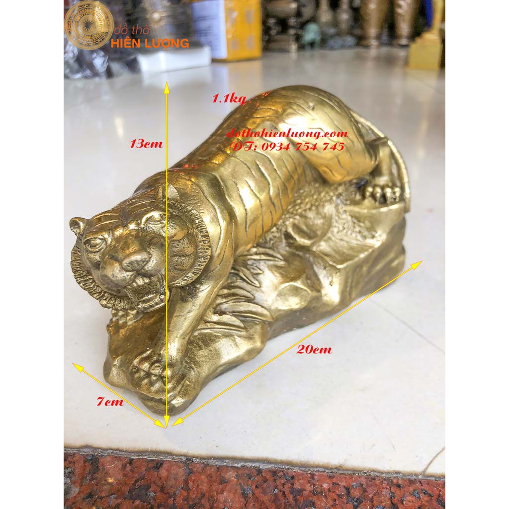 Tiger feng shui statue made of copper ornaments and strength, LxWxH: 20x7x13cm
